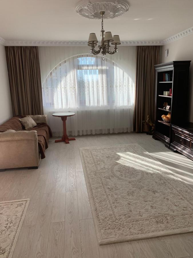 Vila Pati Ploieşti Exteriör bild
