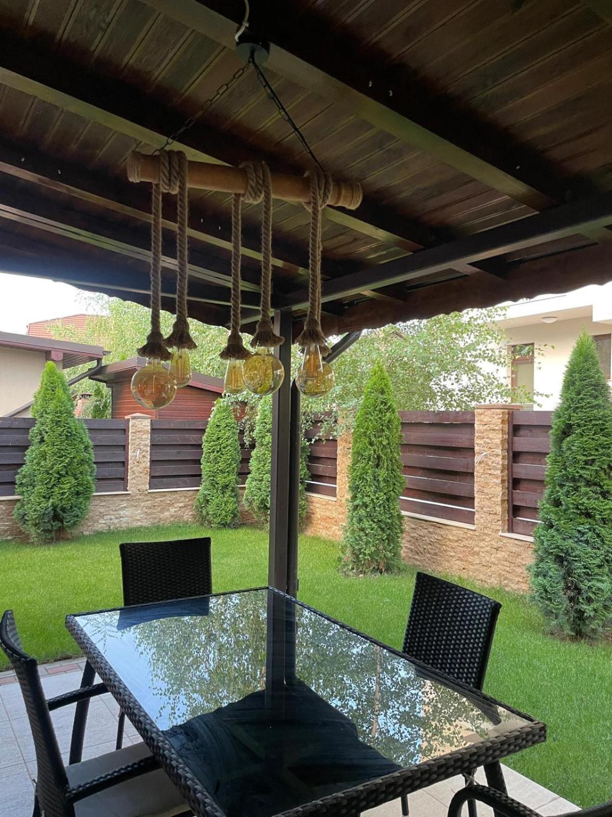Vila Pati Ploieşti Exteriör bild
